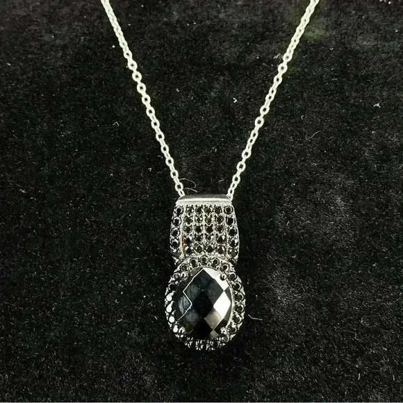 .925 Silver Necklace and Pendant with Onyx-type inset - Picture 1 of 3